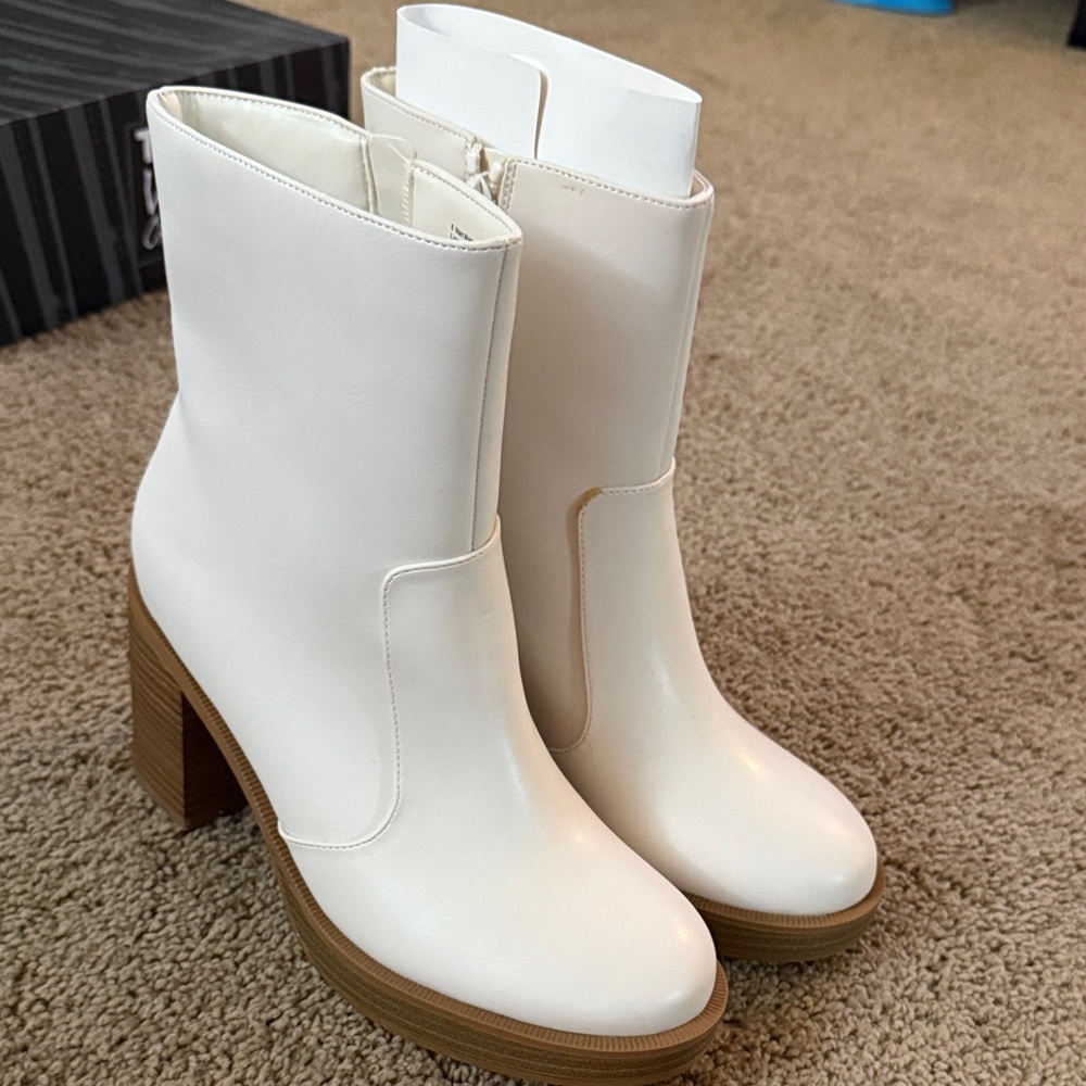 Universal Thread Leather Ankle Boots